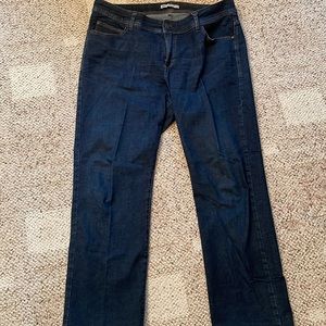 Women’s Lee straight leg jeans.